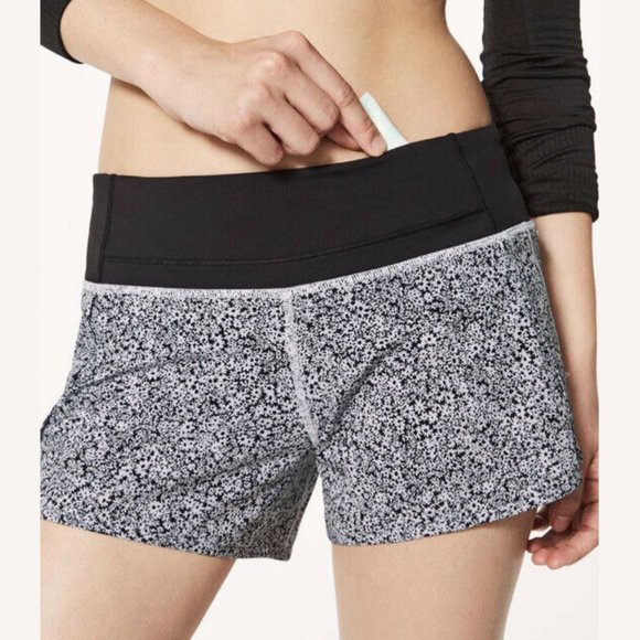 Lululemon Run Times Shorts 4" in Ditsy Daisy White - Picture 1 of 11